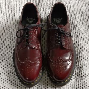 Dr martens 3989 brogue wingtip vegan cherry shoes